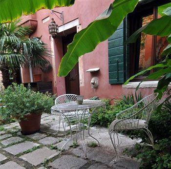 Garden Ca' Rezzonico Apartment *