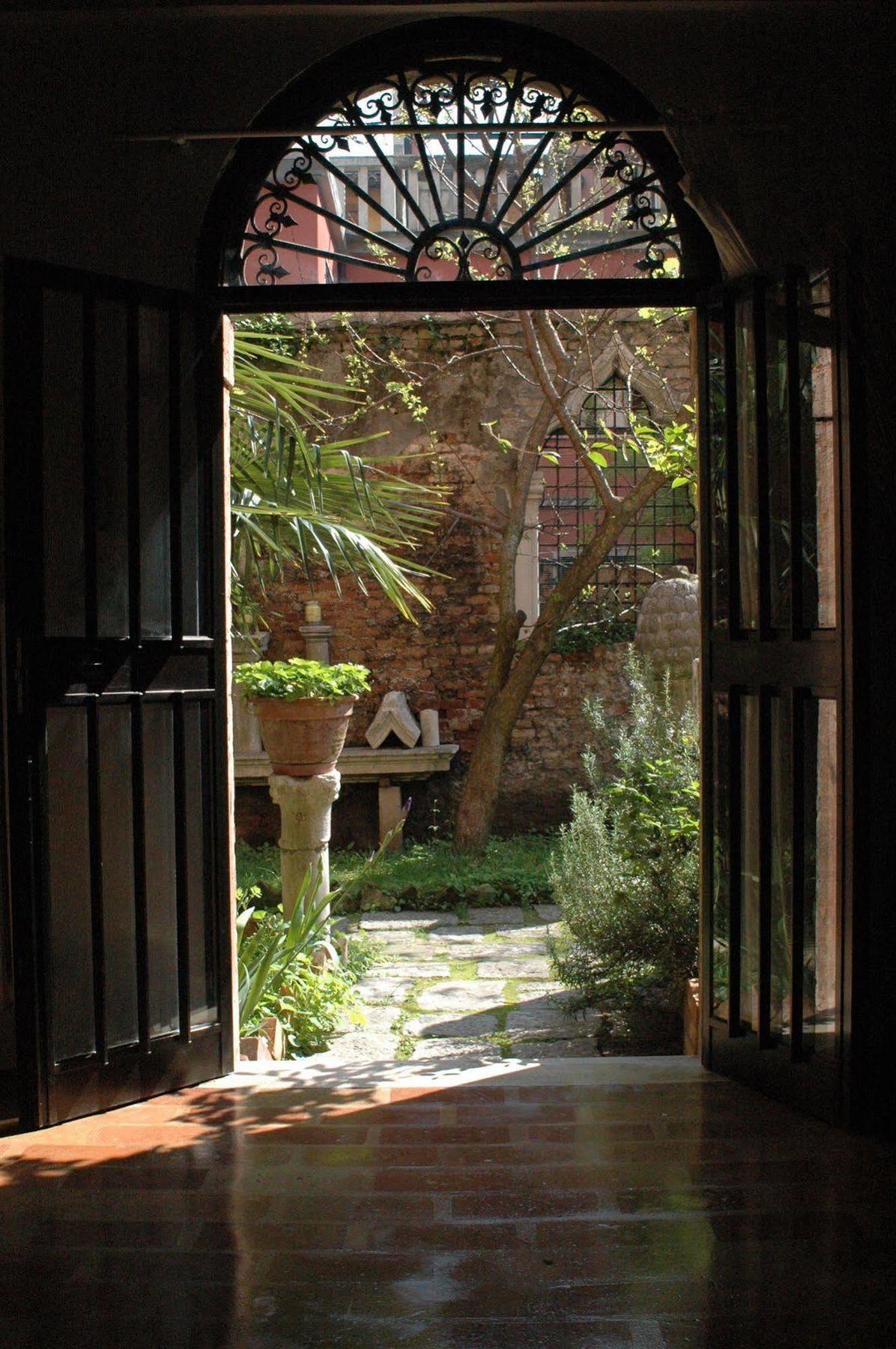 Apartment Garden Ca' Rezzonico *